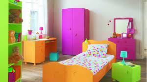 Chambres d'enfants aux couleurs des vitamines afin d'être au top de sa forme dès le matin avec cette tendance peinture pour la chambre d'un enfant.